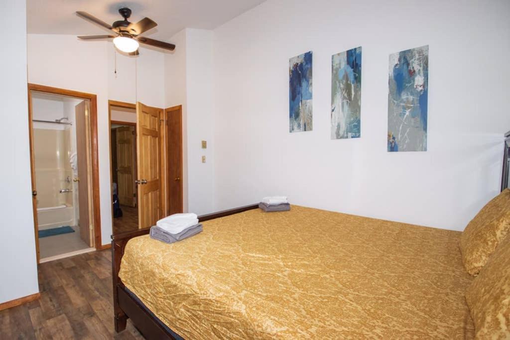 Entire 3 Bedroom Adventure Chalet, Near The Best Of The Poconos East Stroudsburg Ngoại thất bức ảnh